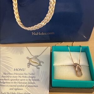 Na Hoku Sandal 14k Gold mother of pearl and diamond  Necklace